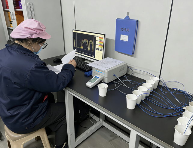 Test reserved warm patch retained samples to ensure the core iron powder heating performance meets qualified standards. Verify the sustained heating temperature is no less than 70°C, and record the heating reaction speed: the time required to reach 40°C shall be within 3.5 minutes. Stable iron powder formula guarantees fast heat generation, constant temperature output, safe heating effect and long-lasting warmth. Strict temperature inspection effectively controls product quality, avoids overheating or insufficient heat, and ensures all heat patches comply with medical-grade safety specifications.