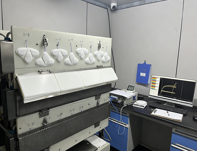 Comprehensive performance testing is conducted for all produced warm patches, covering core indicators such as heating temperature, peak heat value, constant temperature stability and total heating duration. Strict daily sampling and inspection help standardize the heat generation reaction of internal iron powder, maintain stable and safe temperature output, and prevent insufficient heating, overheating or short heat retention time. Professional quality testing ensures every heat patch meets medical-grade safety standards, delivers consistent long-lasting warmth, and fully complies with international export specifications for global wholesale and retail sales.